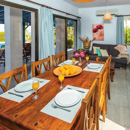 In With Kitchen Argaka